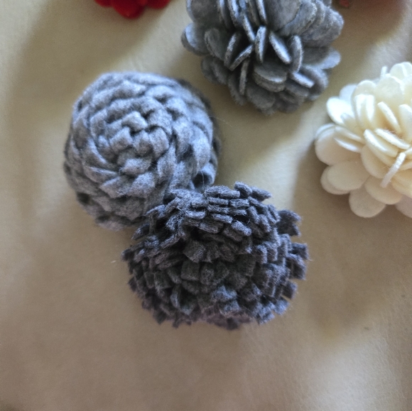 Lot of Floral Hair Clips Fabric Colors 9 Accessories plus 2 Red Purple Blue Gray - Picture 8 of 14